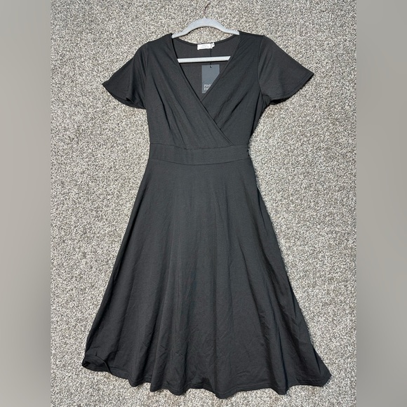 NWT Short Sleeve Wrap V-Neck Dress with Pockets Size Medium - Picture 4 of 7